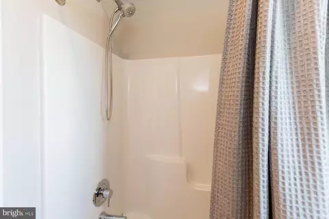 Bath - 425 E Delp Rd, Lancaster, PA 17601 photo 7 of 9