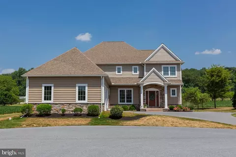 Exterior - 425 E Delp Rd, Lancaster, PA 17601 photo 6 of 17