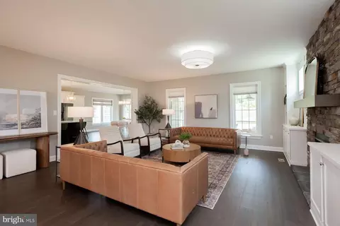 Living - 425 E Delp Rd, Lancaster, PA 17601 photo 1 of 3