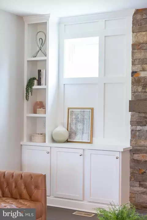 Entry Way - 425 E Delp Rd, Lancaster, PA 17601 photo 5 of 29