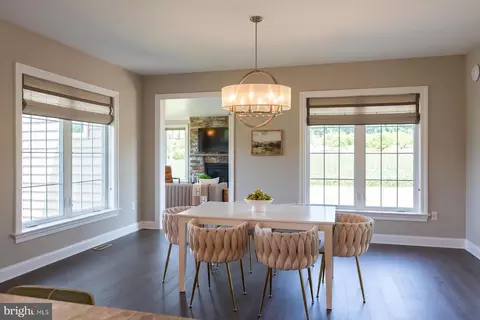 Dining - 425 E Delp Rd, Lancaster, PA 17601 photo 2 of 9