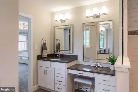 Bath - 425 E Delp Rd, Lancaster, PA 17601 photo 2 of 9