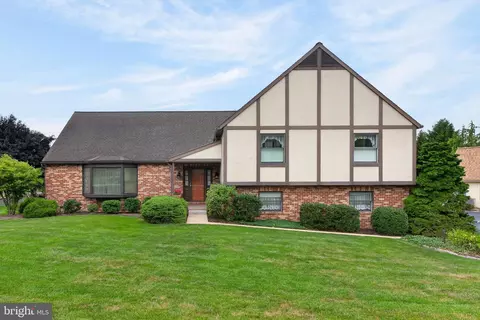 56 N Whisper Ln, New Holland, PA 17557