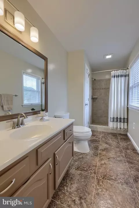Bath - 323 Knights Bridge Way, Lititz, PA 17543 photo 5 of 7