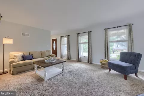 Living - 323 Knights Bridge Way, Lititz, PA 17543 photo 4 of 4