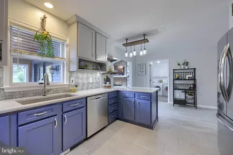 Kitchen - 323 Knights Bridge Way, Lititz, PA 17543 photo 5 of 5