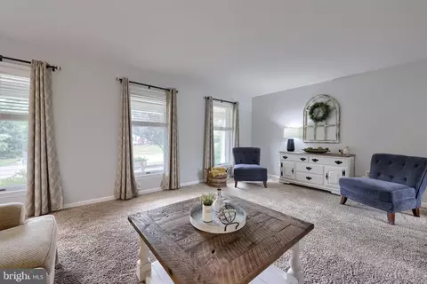 Living - 323 Knights Bridge Way, Lititz, PA 17543 photo 2 of 4