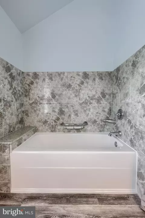 Bath - 323 Knights Bridge Way, Lititz, PA 17543 photo 4 of 7