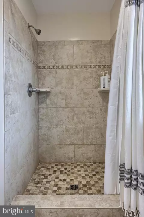 Bath - 323 Knights Bridge Way, Lititz, PA 17543 photo 6 of 7