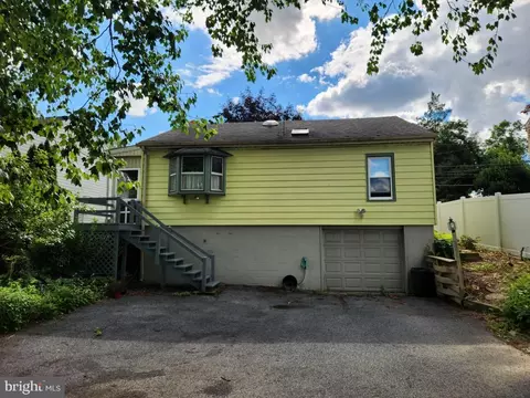 Exterior - 341 N Broad St, Lititz, PA 17543 photo 4 of 7