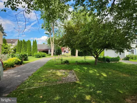 Exterior - 341 N Broad St, Lititz, PA 17543 photo 6 of 7