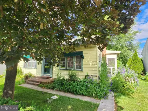 Exterior - 341 N Broad St, Lititz, PA 17543 photo 3 of 7