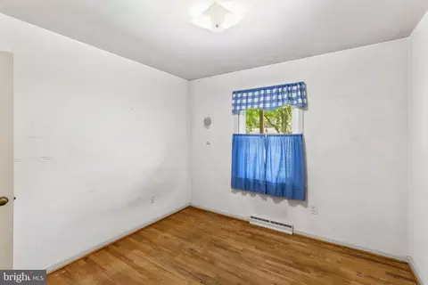 Bedroom - 1230 Orchard Rd, Lititz, PA 17543 photo 2 of 3