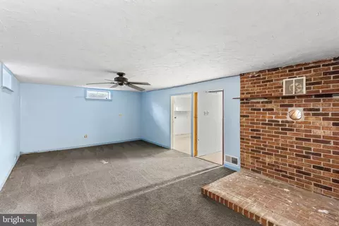 Living - 1230 Orchard Rd, Lititz, PA 17543 photo 3 of 3