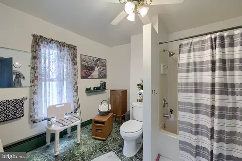 Bath - 945 Maple St, Lititz, PA 17543 photo 1 of 3