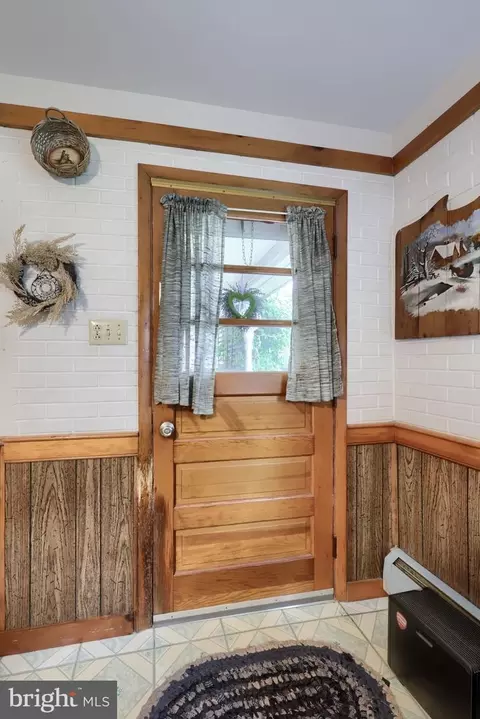 Entry Way - 945 Maple St, Lititz, PA 17543 photo 1 of 4
