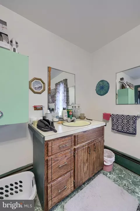 Bath - 945 Maple St, Lititz, PA 17543 photo 2 of 3