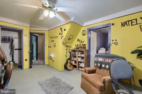 Entry Way - 945 Maple St, Lititz, PA 17543 photo 4 of 4