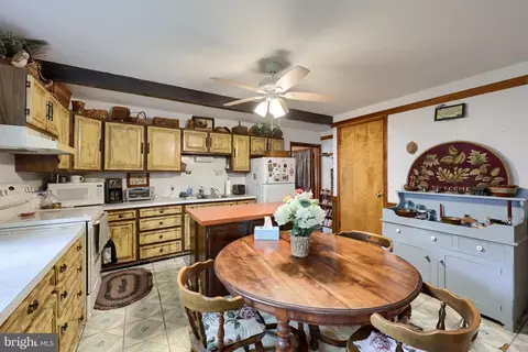 Kitchen - 945 Maple St, Lititz, PA 17543 photo 3 of 3