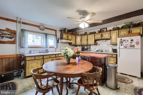 Kitchen - 945 Maple St, Lititz, PA 17543 photo 1 of 3