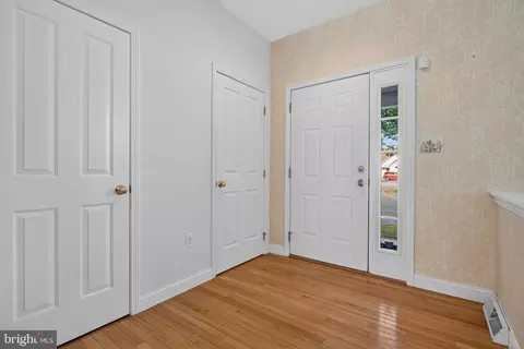 Entry Way - 1001 Kent Gdn, Lititz, PA 17543 photo 1 of 2