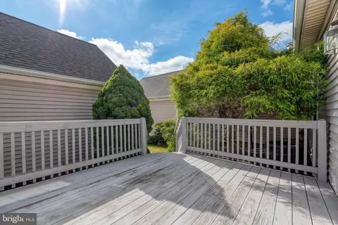 Exterior - 1001 Kent Gdn, Lititz, PA 17543 photo 7 of 9
