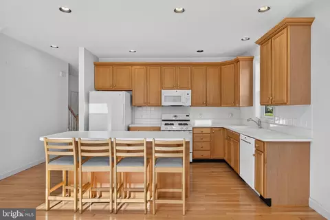 Kitchen - 1001 Kent Gdn, Lititz, PA 17543 photo 2 of 4