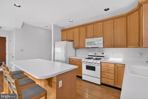 Kitchen - 1001 Kent Gdn, Lititz, PA 17543 photo 4 of 4