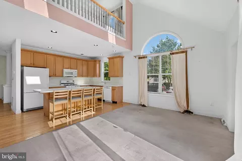 Living - 1001 Kent Gdn, Lititz, PA 17543 photo 5 of 6