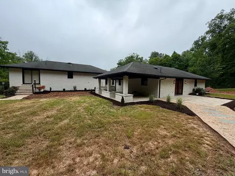 1265 L Swamp Bridge Rd, Denver, PA 17517