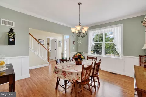 Dining - 981 Buckwalter Rd, Lititz, PA 17543 photo 2 of 3