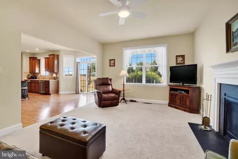 Living - 981 Buckwalter Rd, Lititz, PA 17543 photo 2 of 2