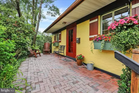 16 Jackson Dr, Lancaster, PA 17603