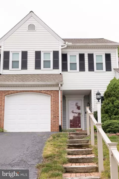 3213 Pinewyn Cir, Lancaster, PA 17601