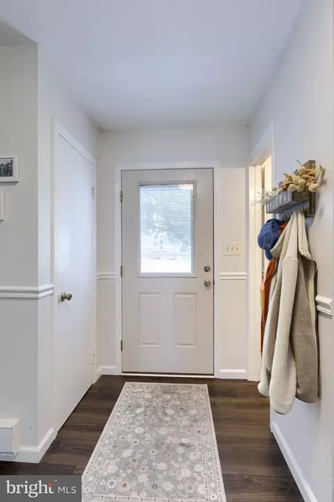 Entry Way - 10 Lakeview Pl, Lititz, PA 17543 photo 1 of 2