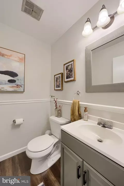 Bath - 10 Lakeview Pl, Lititz, PA 17543 photo 1 of 2