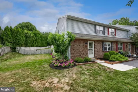 Exterior - 10 Lakeview Pl, Lititz, PA 17543 photo 7 of 8