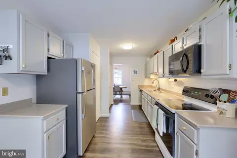 Kitchen - 10 Lakeview Pl, Lititz, PA 17543 photo 1 of 2