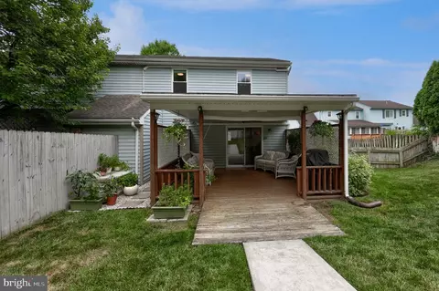 Exterior - 10 Lakeview Pl, Lititz, PA 17543 photo 5 of 8
