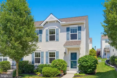 307 Cabot Cir, Willow Street, PA 17584