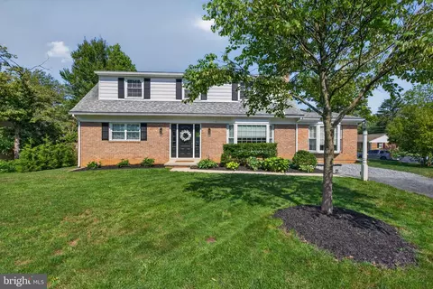 1521 Fellowship Dr, Lancaster, PA 17601