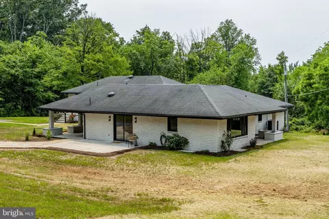 1265 L Swamp Bridge Rd, Denver, PA 17517