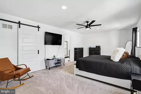 Bedroom - 100 Meadows Bnd, Lititz, PA 17543 photo 1 of 4