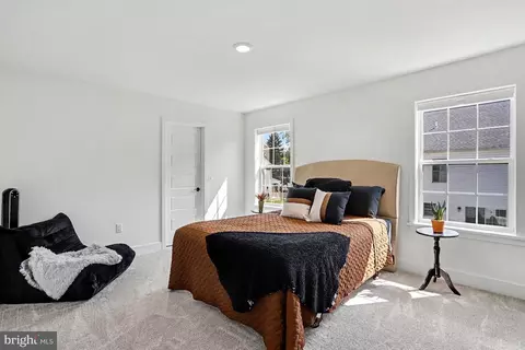 Bedroom - 100 Meadows Bnd, Lititz, PA 17543 photo 3 of 4