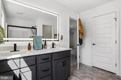Bath - 100 Meadows Bnd, Lititz, PA 17543 photo 1 of 3