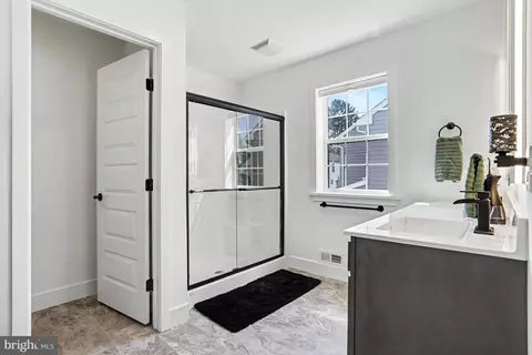 Bath - 100 Meadows Bnd, Lititz, PA 17543 photo 2 of 3
