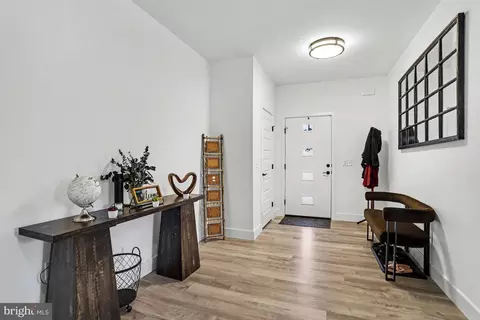 Entry Way - 100 Meadows Bnd, Lititz, PA 17543 photo 1 of 6