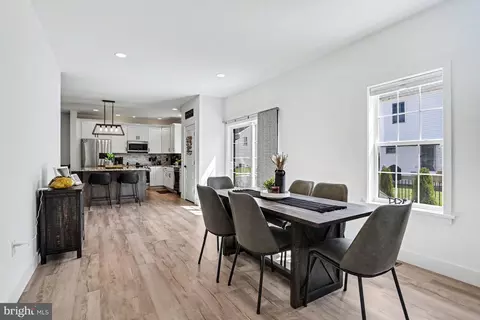Dining - 100 Meadows Bnd, Lititz, PA 17543 photo 2 of 2