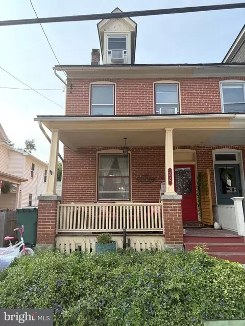 22 Miller St, Strasburg, PA 17579