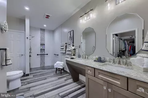 Bath - 1068 Constitution Dr, Lititz, PA 17543 photo 2 of 4